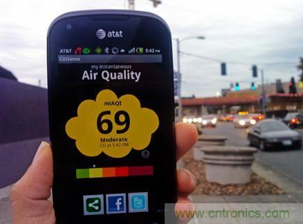 圖題:CitiSense傳感器將判定的空氣質量數(shù)值發(fā)送到智能手機上