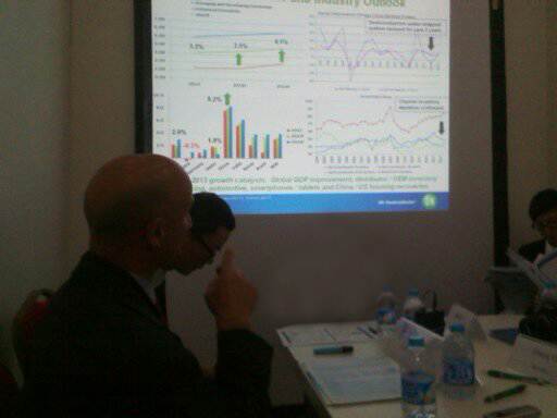 圖:David Somo介紹2013年半導(dǎo)體電子市場商機(jī)和安森美對策