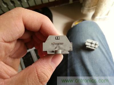 手工打造太陽能充電照明系統(tǒng):點(diǎn)亮LED給手機(jī)充電