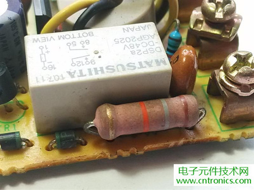 漏電保護(hù)器拆解：結(jié)構(gòu)有差異，做工不錯(cuò)