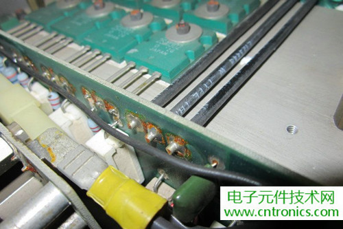 用料很給力！專(zhuān)業(yè)后級(jí)功放美國(guó)高峰FA1201拆解