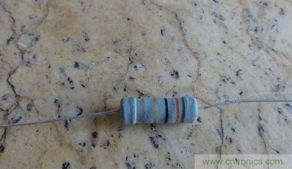 變廢為寶！風(fēng)扇散熱器變身山寨LED燈