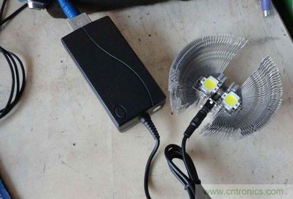 變廢為寶！風(fēng)扇散熱器變身山寨LED燈