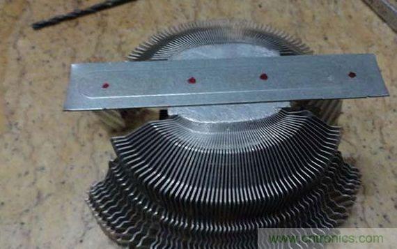 變廢為寶！風(fēng)扇散熱器變身山寨LED燈