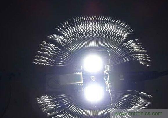 變廢為寶！風(fēng)扇散熱器變身山寨LED燈