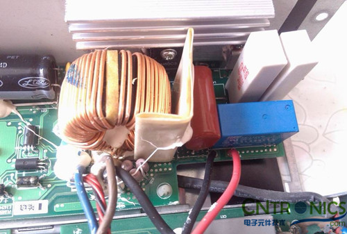 網(wǎng)友下雪天拆解DELL 12V 57.3A的開關(guān)電源自?shī)首詷? width=