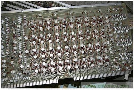 經(jīng)典懷舊拆解！歷史彌留的可編程科學(xué)計(jì)算器 from 1966