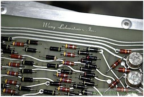 經(jīng)典懷舊拆解！歷史彌留的可編程科學(xué)計(jì)算器 from 1966