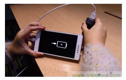 手機(jī)電池寒冷時為什么總充電？