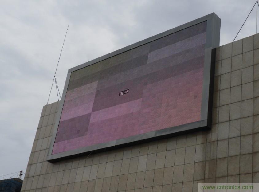 LED顯示屏突然黑屏，什么原因？如何應(yīng)對(duì)？