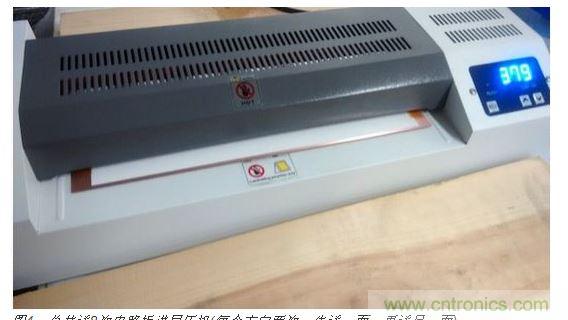 總共送8次電路板進層壓機(每個方向兩次，先送一面，再送另一面)