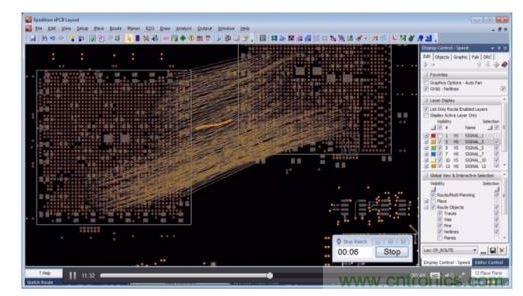 針對顯示連接的網(wǎng)絡(luò)線，設(shè)計(jì)師繪制出一個(gè)非常簡略的草圖，隨后布線器便開始工作。角落里的秒表記錄了完成布線的實(shí)際時(shí)間。