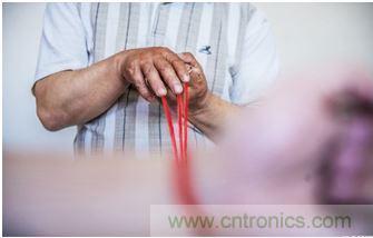 周立功&ldquo;懸絲診脈&rdquo;專(zhuān)業(yè)打造電源模塊熱設(shè)計(jì)