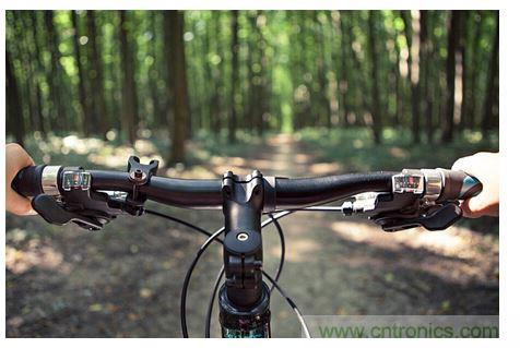 自行車車把中，觸覺反饋的使用示例