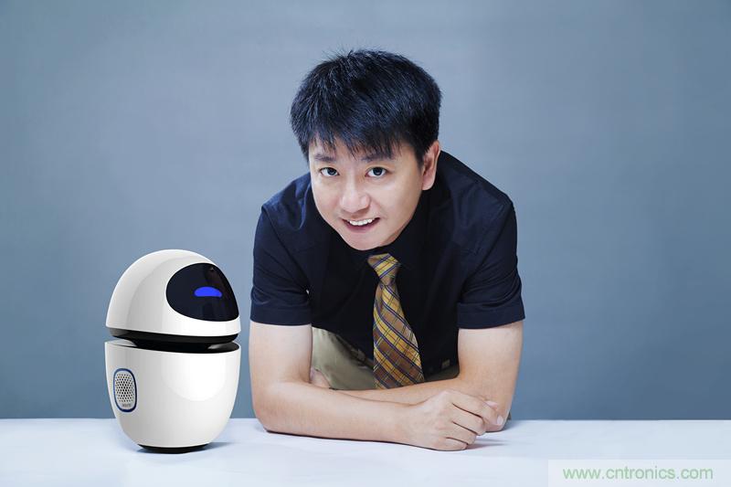 圖1，邱楠透露，狗尾草機器人小白將在2015年10月批量上市