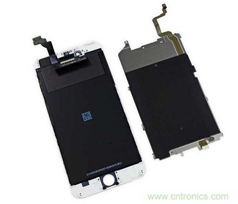 iPhone 6 Plus搭載的高清LED屏幕尺寸為5.5英寸，像素密度為401ppi，并采用了IPS（平面轉(zhuǎn)換）技術(shù)。（來(lái)源：iFixit）