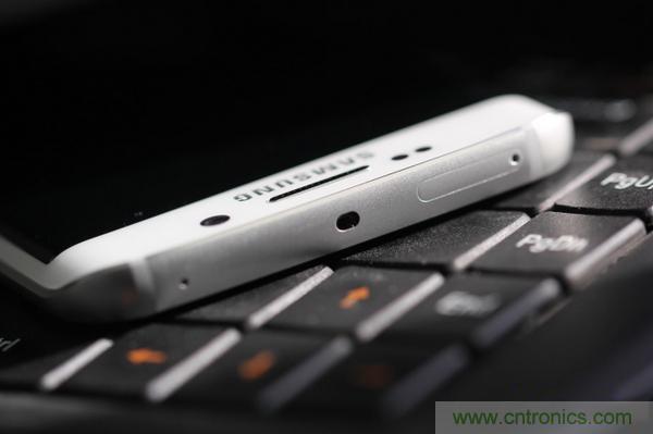 三星S6 Edge+拆解：比S6 Edge加在哪里？