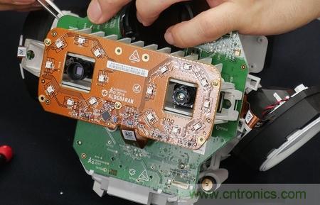 拆解筆記本不過癮，那就來拆拆日本情感機器人吧！