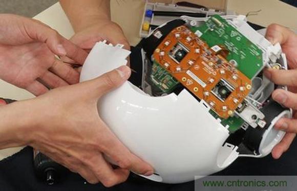 拆解筆記本不過癮，那就來拆拆日本情感機器人吧！