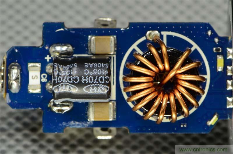 小米車(chē)載充電器拆解評(píng)測(cè)：49元能讓這枚&ldquo;子彈&rdquo;飛多遠(yuǎn)？