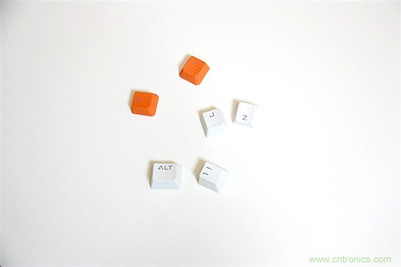 曾經(jīng)的網(wǎng)吧統(tǒng)治者&mdash;雙飛燕血手幽靈機(jī)械鍵盤(pán)，真世界最快？