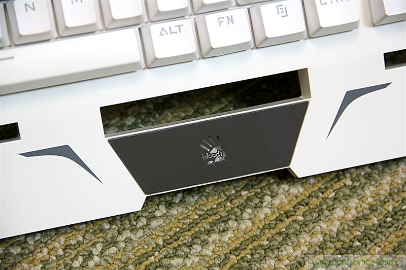 曾經(jīng)的網(wǎng)吧統(tǒng)治者&mdash;雙飛燕血手幽靈機(jī)械鍵盤(pán)，真世界最快？