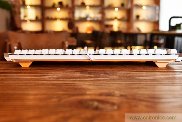 左手寫愛，右手寫他&mdash;&mdash;從此鍵盤鼠標(biāo)不分家！