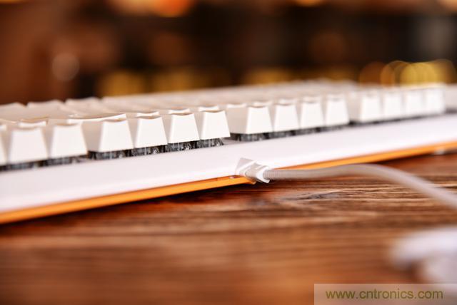 左手寫愛，右手寫他&mdash;&mdash;從此鍵盤鼠標(biāo)不分家！