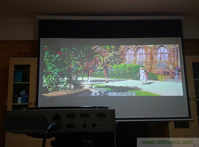 無屏電視時代已然來臨，客廳你做好準(zhǔn)備了嗎？