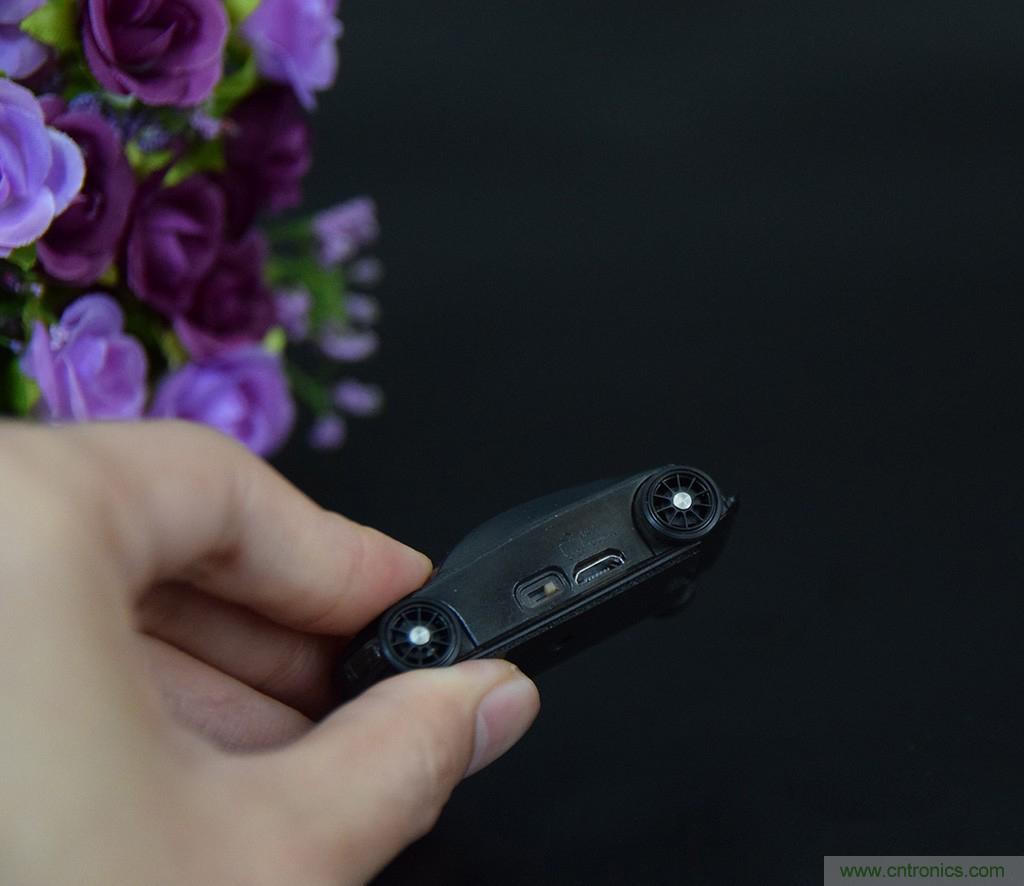 虛擬與現(xiàn)實(shí)相結(jié)合的飛車游戲，讓你體驗(yàn)速度與激情的碰撞！