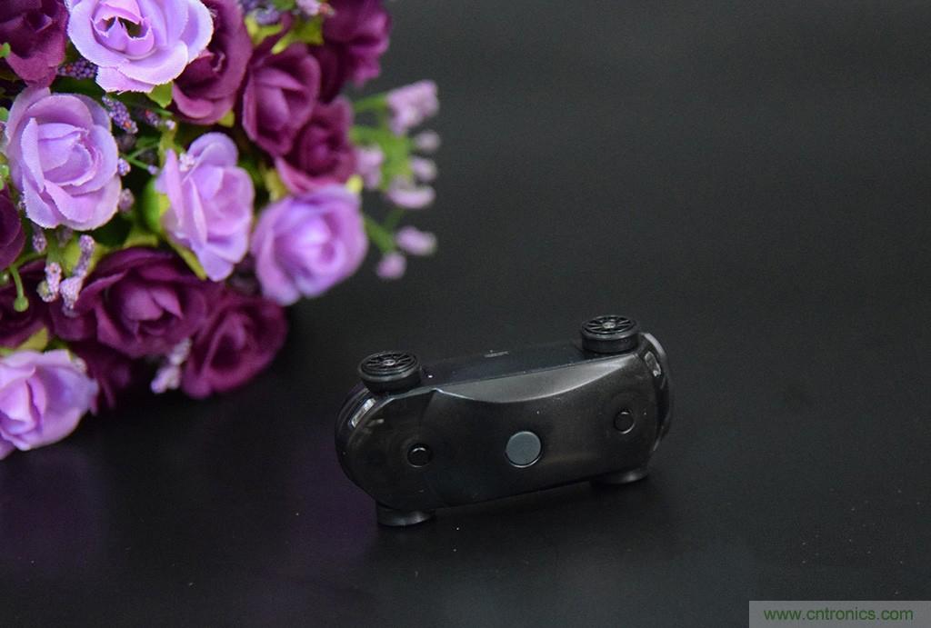 虛擬與現(xiàn)實(shí)相結(jié)合的飛車游戲，讓你體驗(yàn)速度與激情的碰撞！