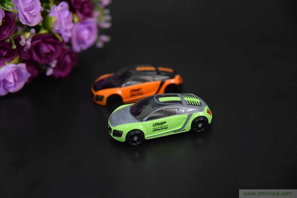 虛擬與現(xiàn)實(shí)相結(jié)合的飛車游戲，讓你體驗(yàn)速度與激情的碰撞！