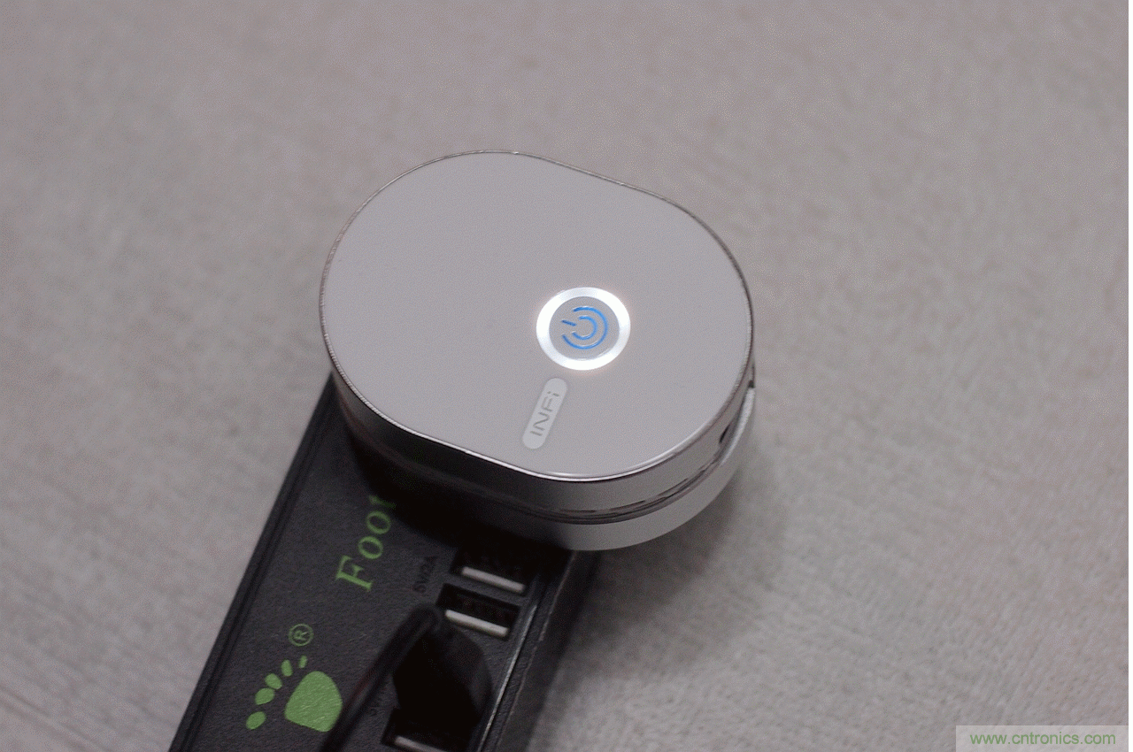 路由器也跟風(fēng)玩分體設(shè)計，你咋不上天呢？