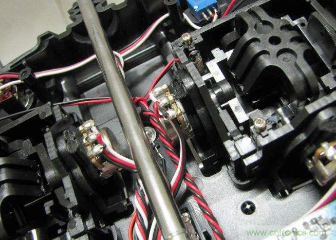 無(wú)人機(jī) DIY 制作全過程，酷得不要不要的！