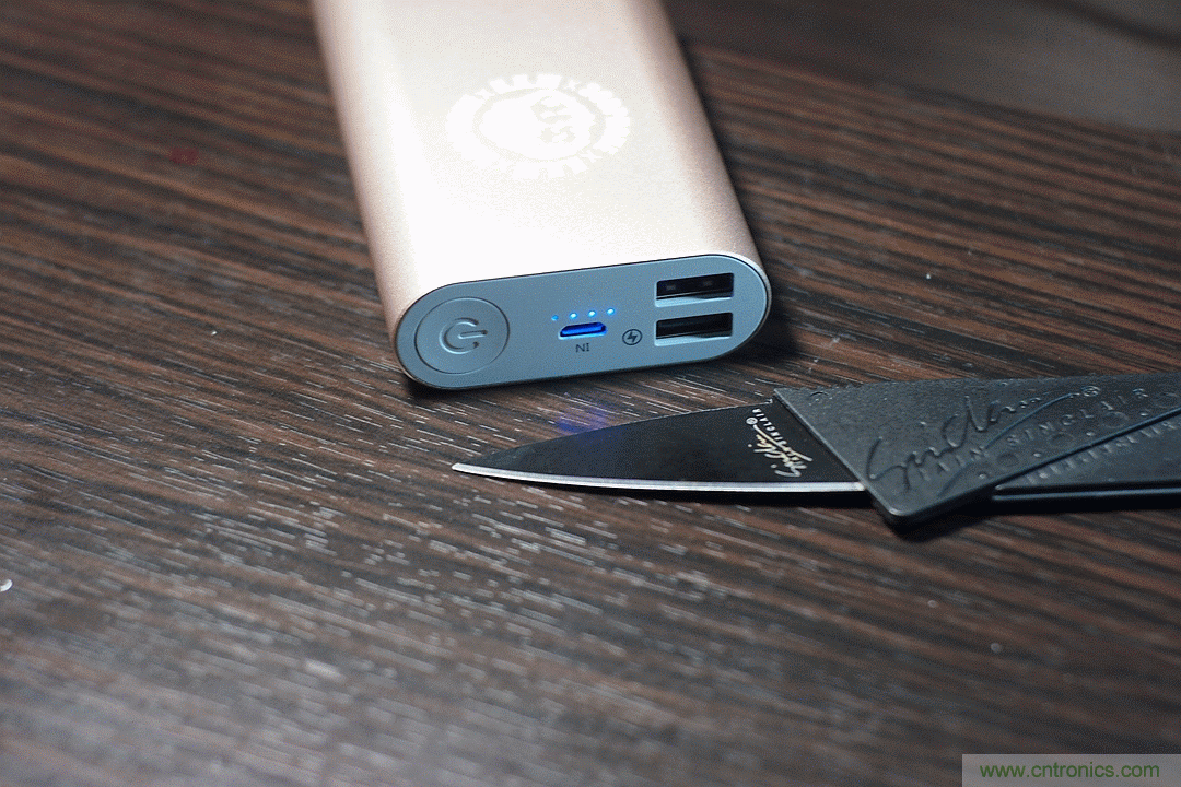 移動(dòng)電源也玩雙引擎？快到你想象不到