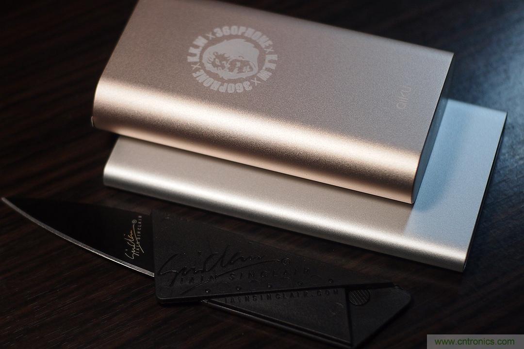 移動(dòng)電源也玩雙引擎？快到你想象不到