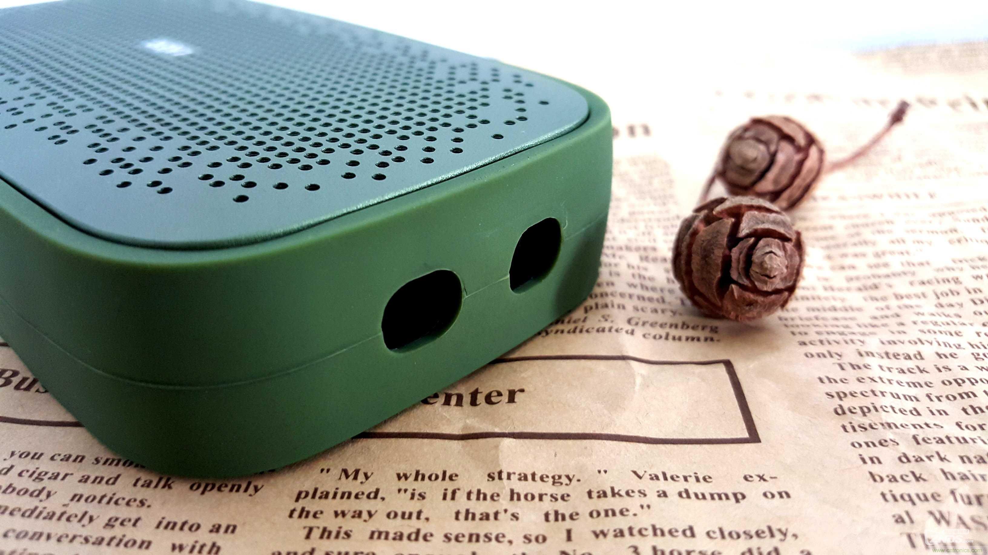 搞怪&ldquo;美人魚&rdquo;盡享靈克藍(lán)牙音箱的天籟之音！