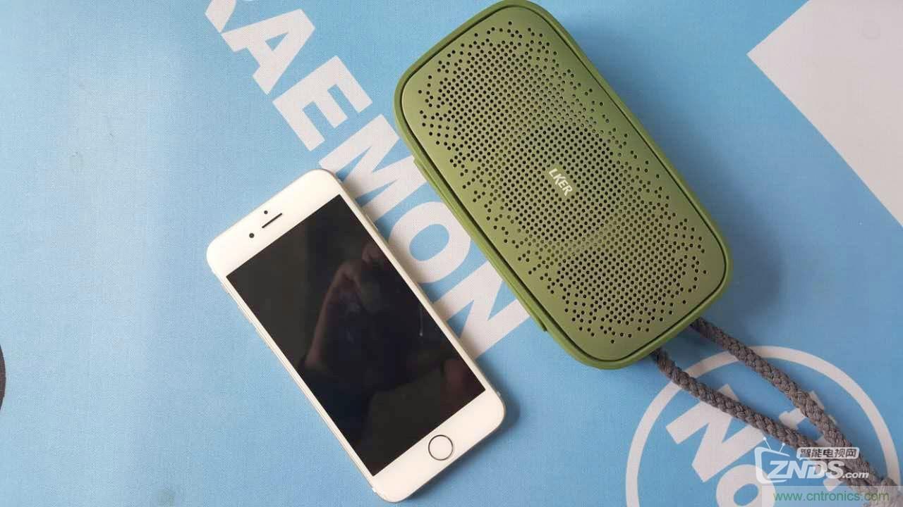 搞怪&ldquo;美人魚&rdquo;盡享靈克藍(lán)牙音箱的天籟之音！