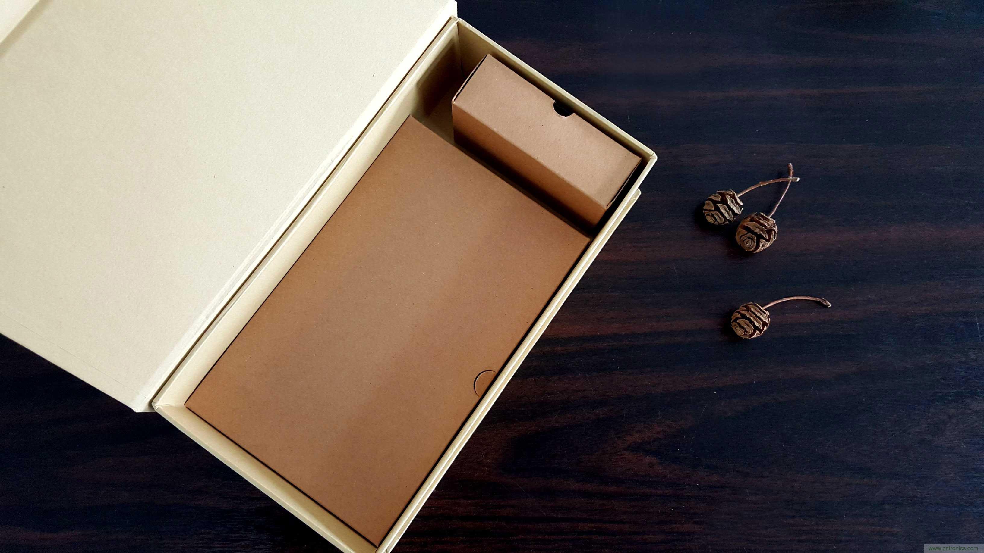 搞怪&ldquo;美人魚&rdquo;盡享靈克藍(lán)牙音箱的天籟之音！