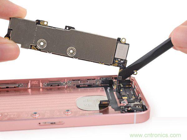 有什么地方?jīng)]有變？iPhone SE真機(jī)拆解