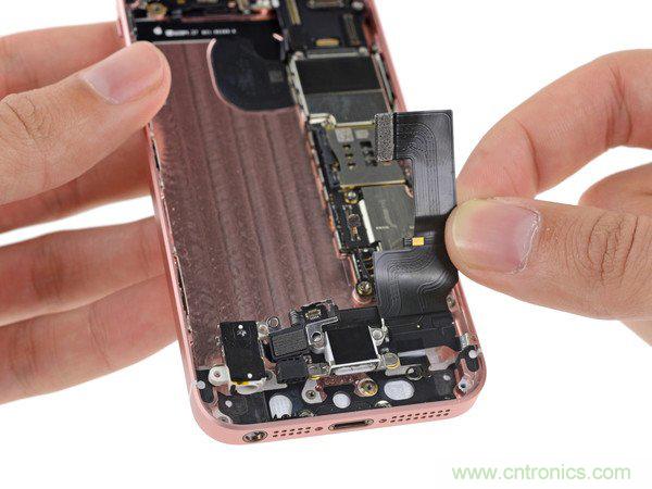 有什么地方?jīng)]有變？iPhone SE真機(jī)拆解