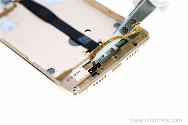 小米手機4S超詳細拆解:內(nèi)外硬件大升級