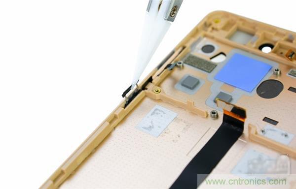 小米手機4S超詳細拆解:內(nèi)外硬件大升級