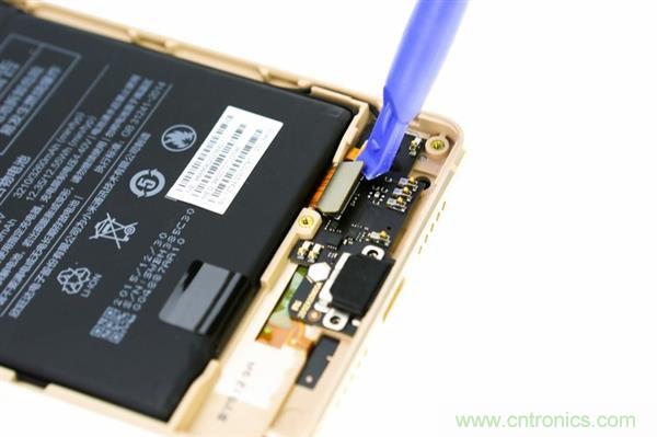 小米手機4S超詳細拆解:內(nèi)外硬件大升級