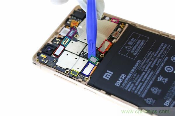 小米手機4S超詳細拆解:內(nèi)外硬件大升級