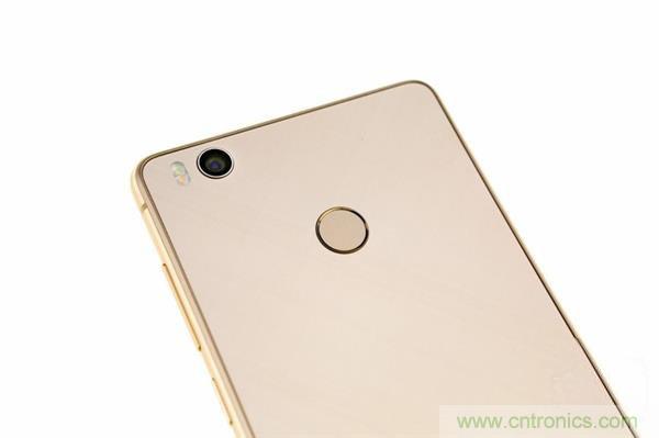 小米手機4S超詳細拆解:內(nèi)外硬件大升級