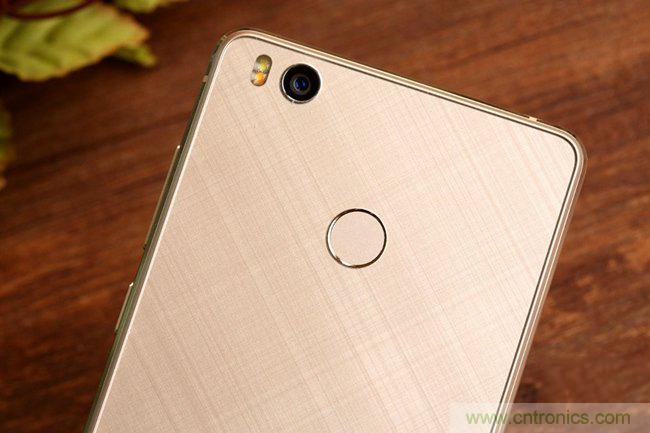 小米手機4S超詳細拆解:內(nèi)外硬件大升級