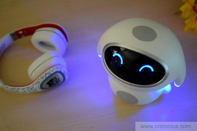 &ldquo;爸爸再不陪我，我就長大了&rdquo;&mdash;&mdash;小騰機(jī)器人