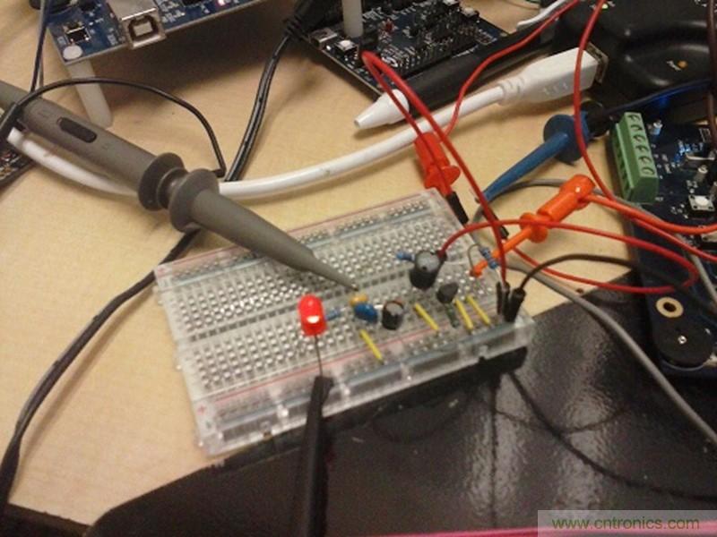 帶開關(guān)轉(zhuǎn)換器的8位MCU如何減少成本和電路板空間？