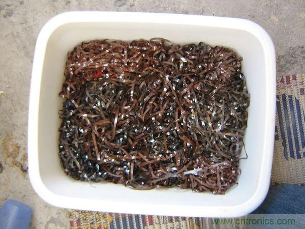 藝術(shù)源于生活，用生活中的物件也能制作磁流體